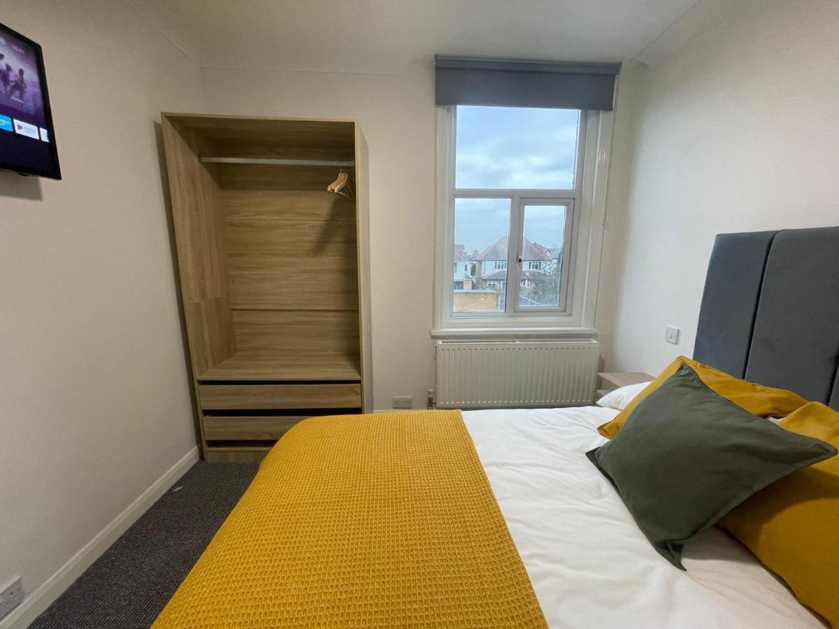 Woodford Hotel Лондон Экстерьер фото