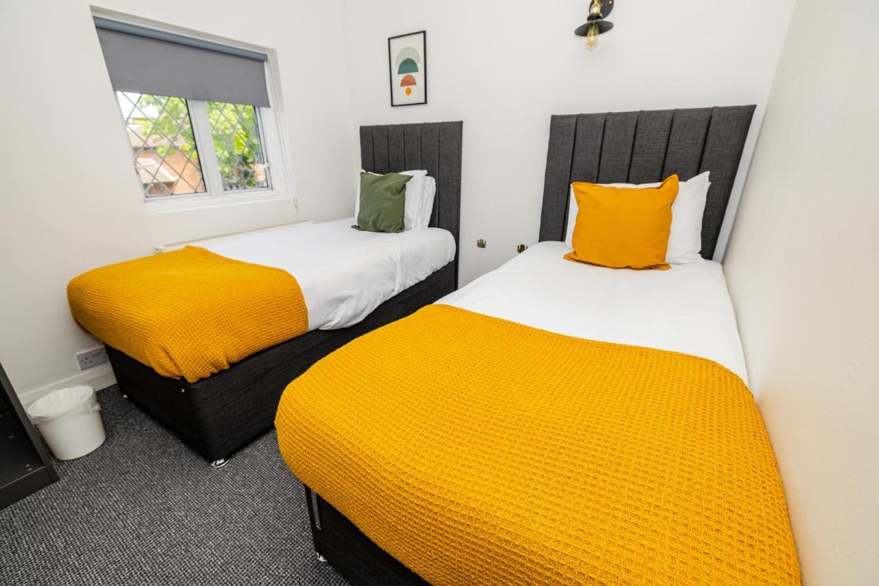 Woodford Hotel Лондон Экстерьер фото