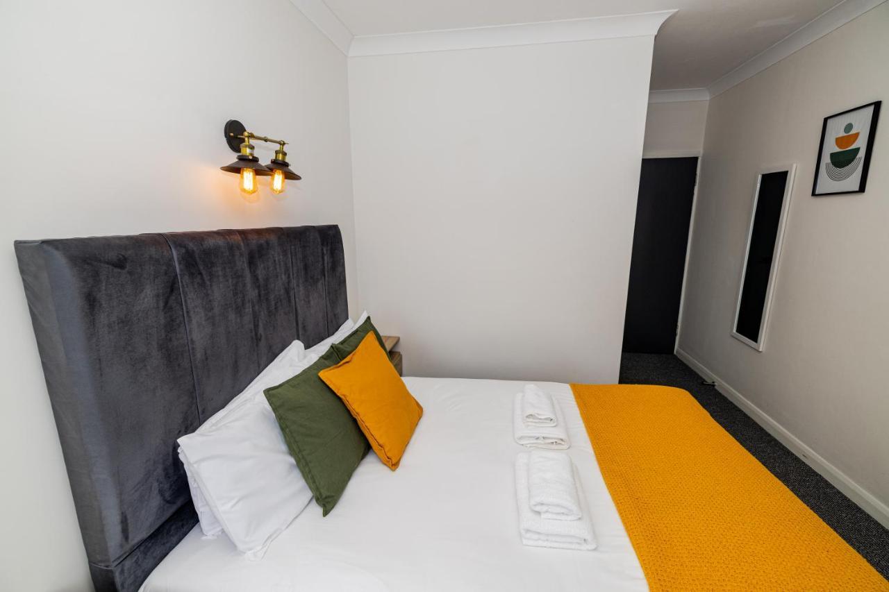 Woodford Hotel Лондон Экстерьер фото