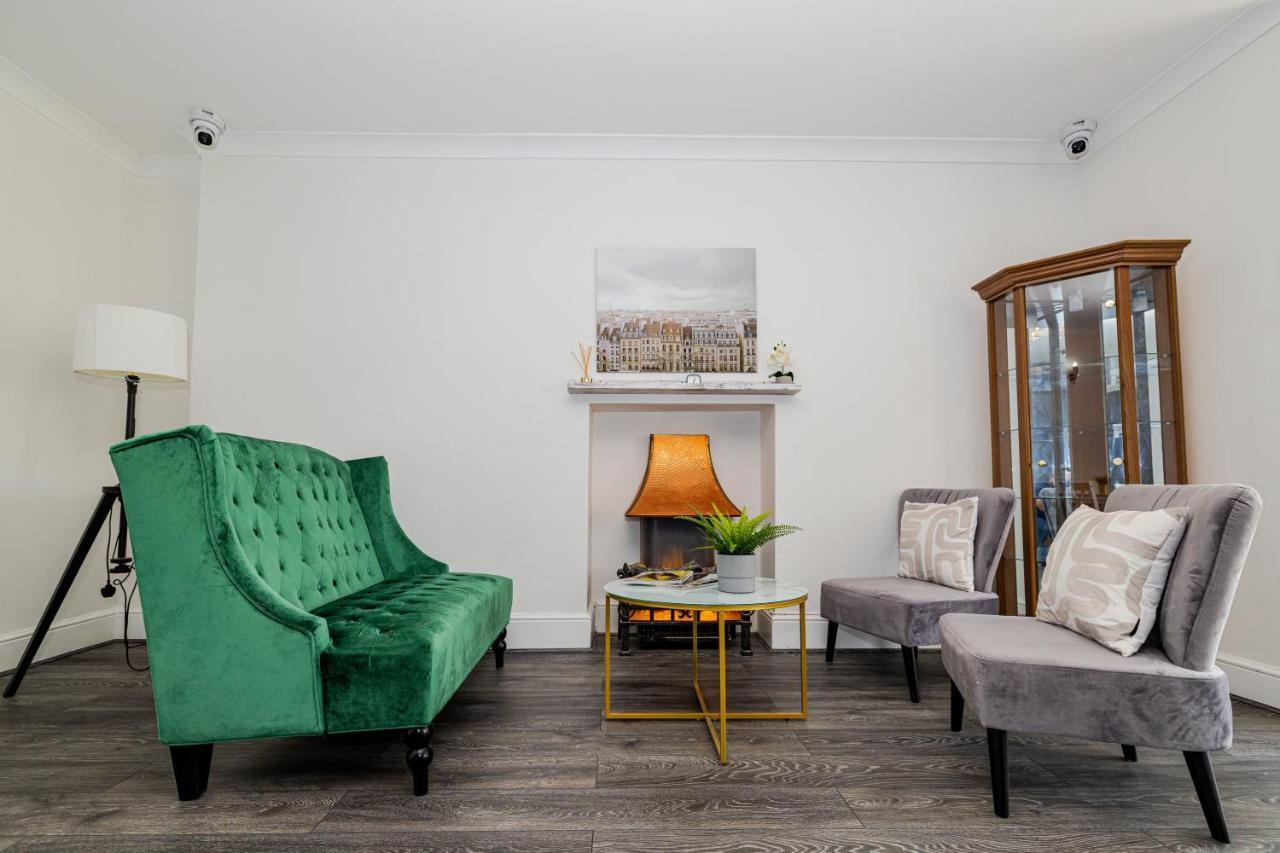 Woodford Hotel Лондон Экстерьер фото