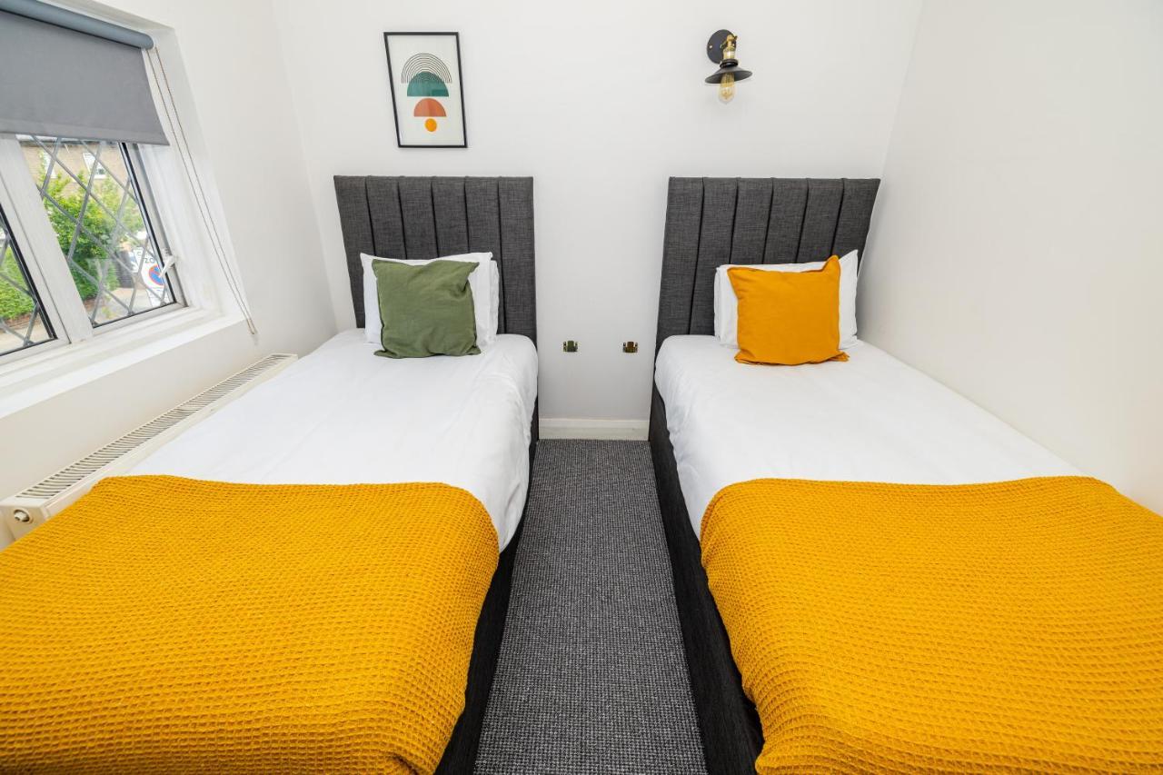 Woodford Hotel Лондон Экстерьер фото