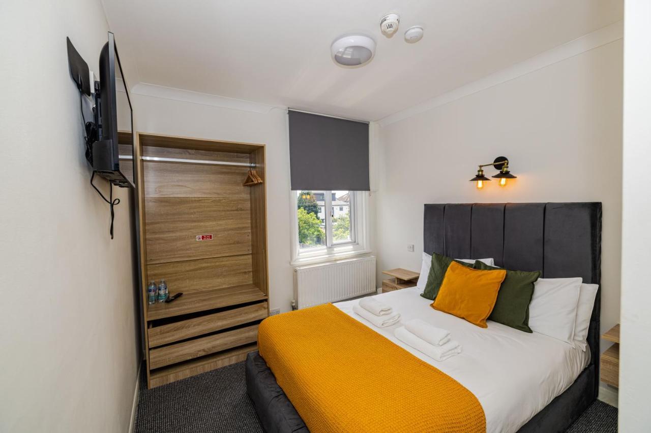Woodford Hotel Лондон Экстерьер фото