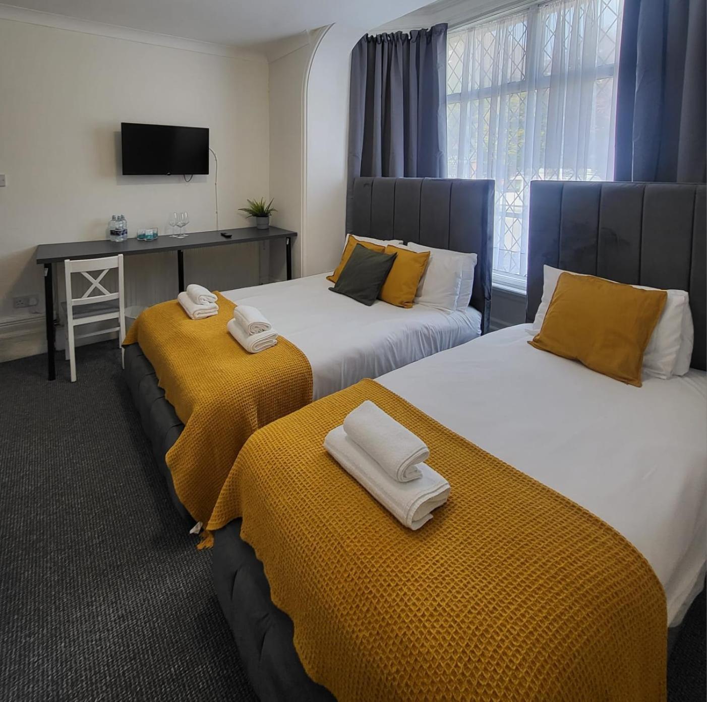 Woodford Hotel Лондон Экстерьер фото