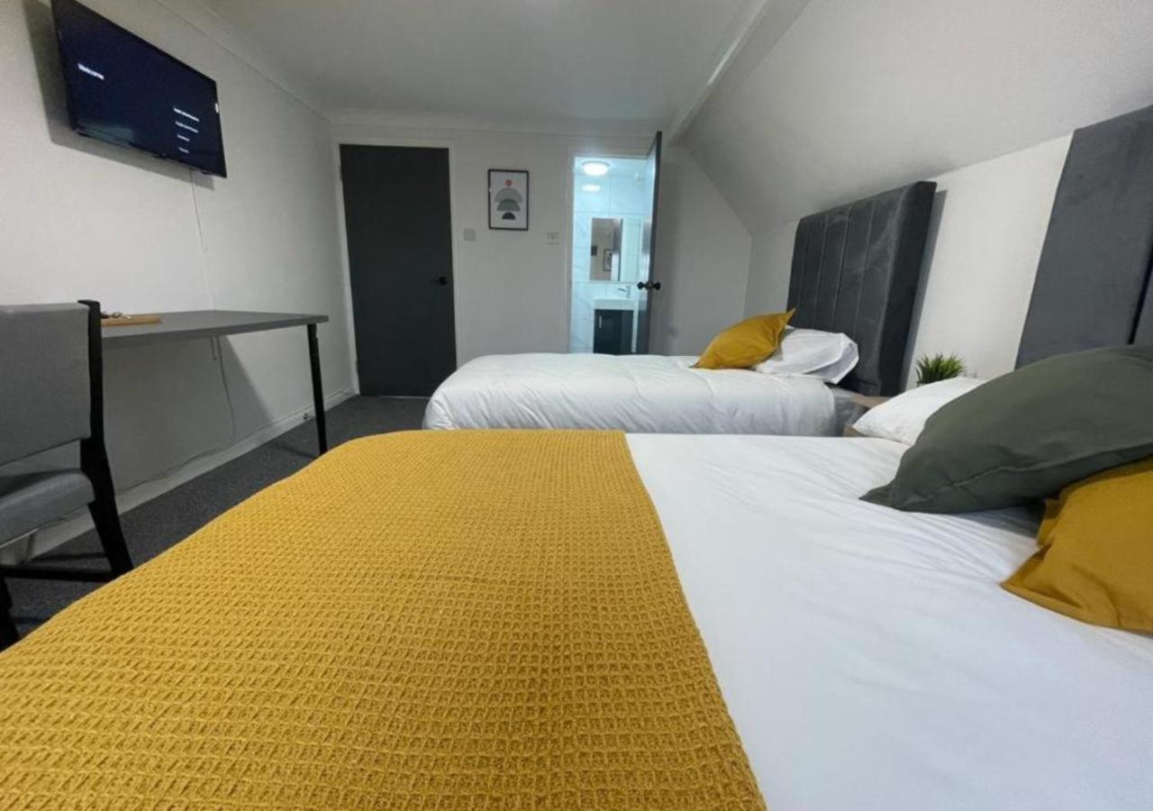 Woodford Hotel Лондон Экстерьер фото