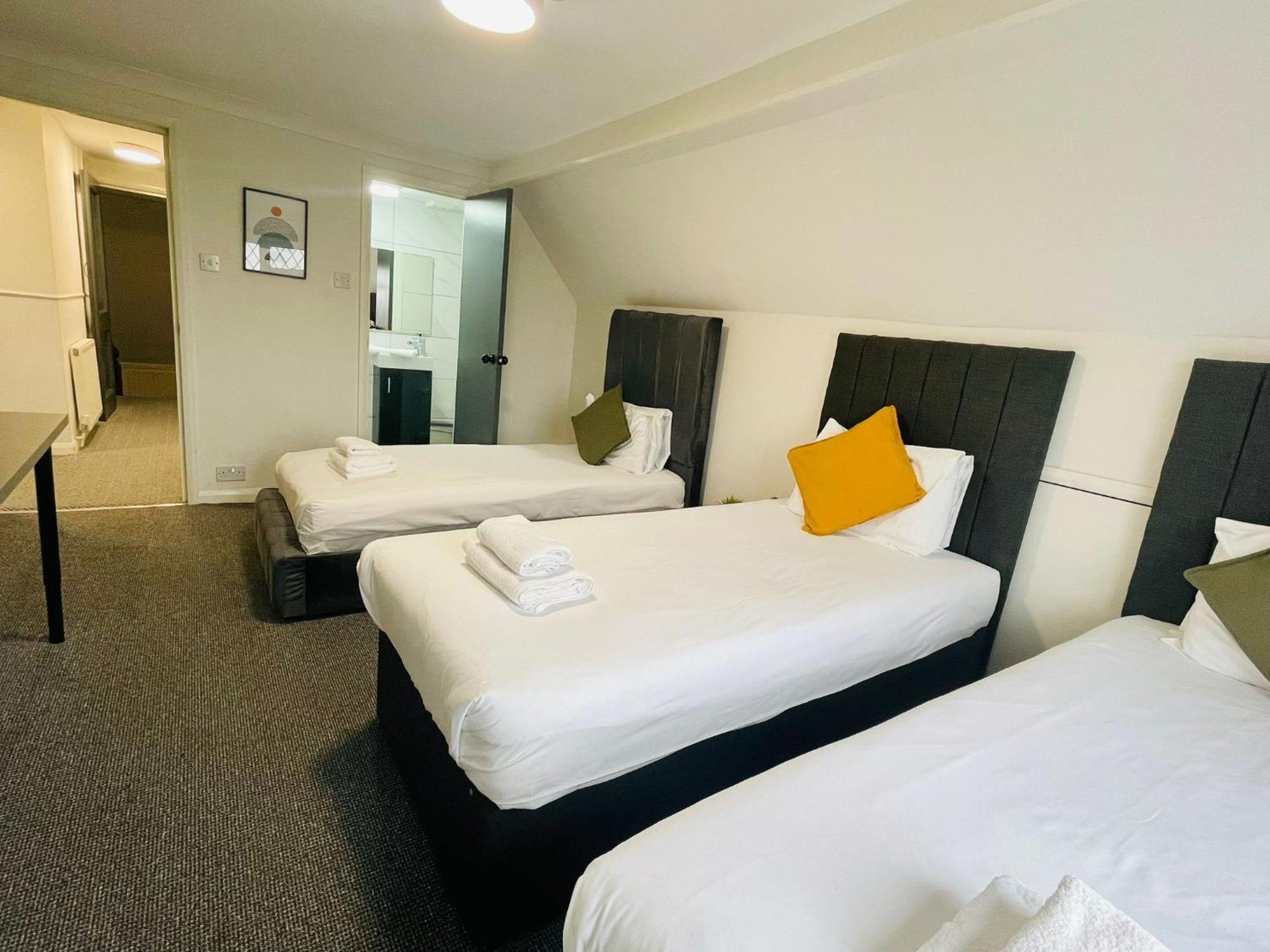 Woodford Hotel Лондон Экстерьер фото