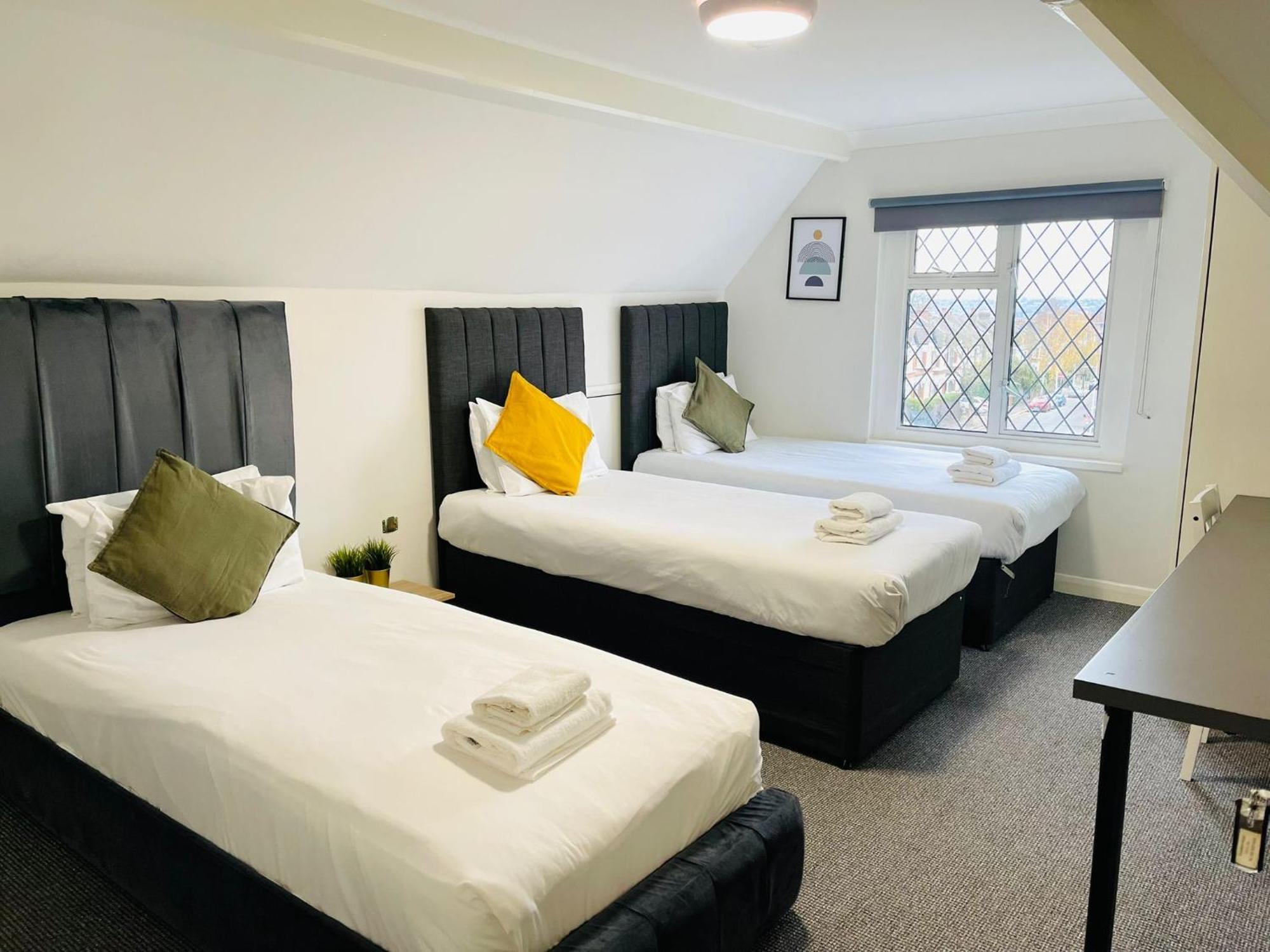 Woodford Hotel Лондон Экстерьер фото