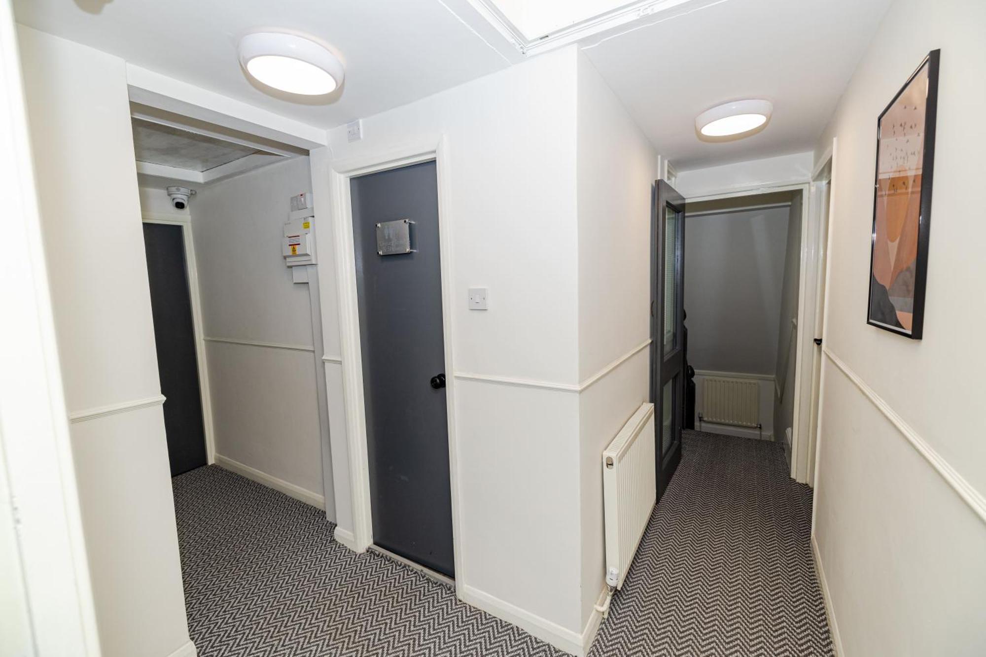 Woodford Hotel Лондон Экстерьер фото