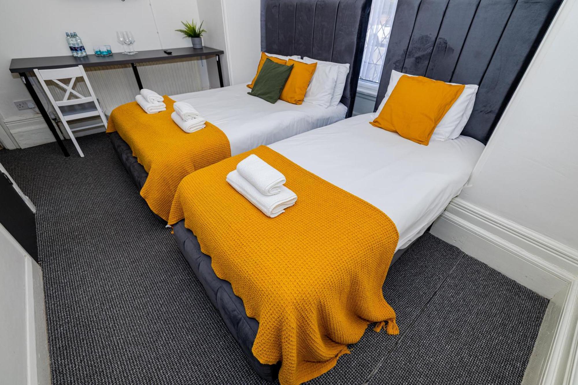 Woodford Hotel Лондон Экстерьер фото