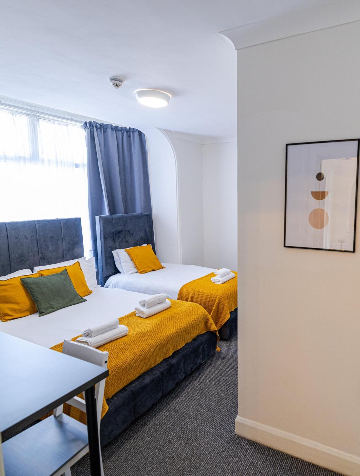 Woodford Hotel Лондон Экстерьер фото