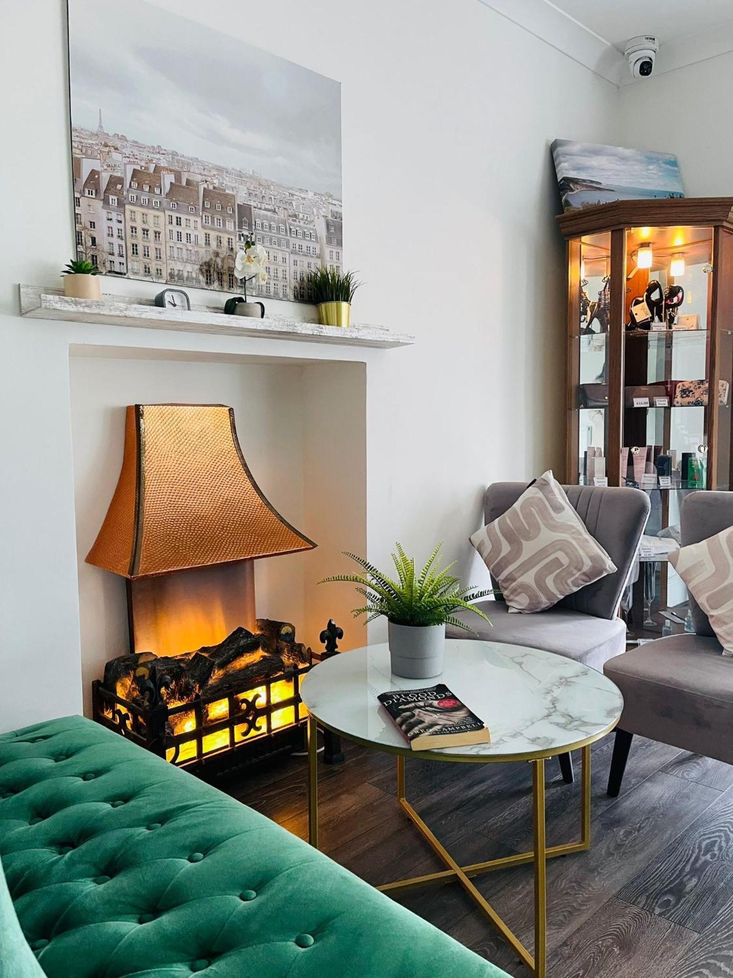 Woodford Hotel Лондон Экстерьер фото
